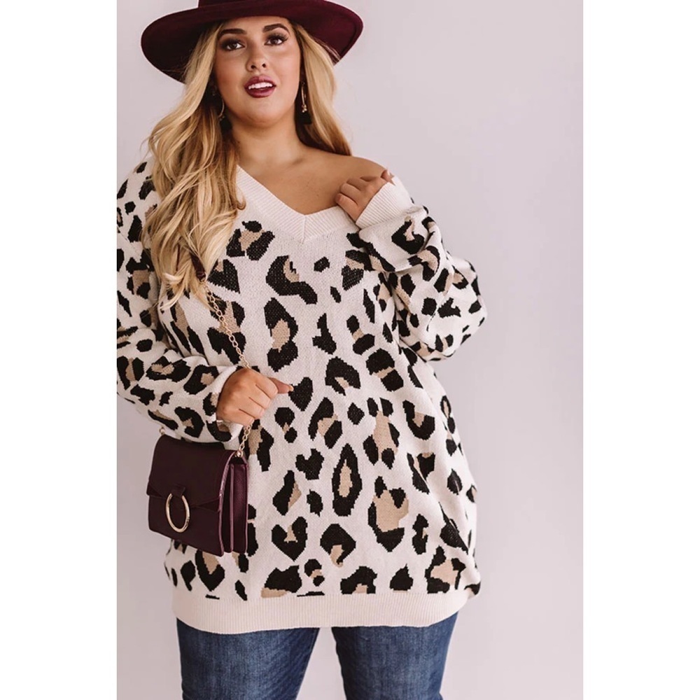 Boutique Beige Leopard Print V-Neck‎ Sweater L